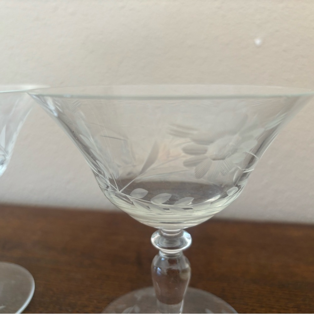 1930-1950s Clear Glass Etched Wine Glasses Set - Picture 2 of 9